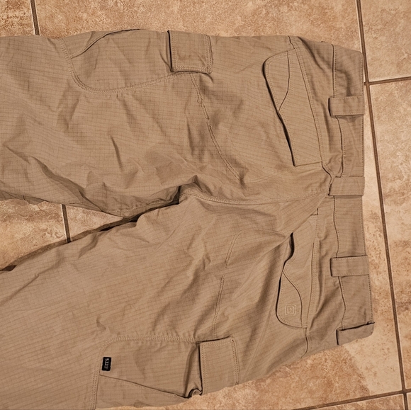 5.11 Women's Tactical Tan Cargo Pants 10 Long - Picture 4 of 7